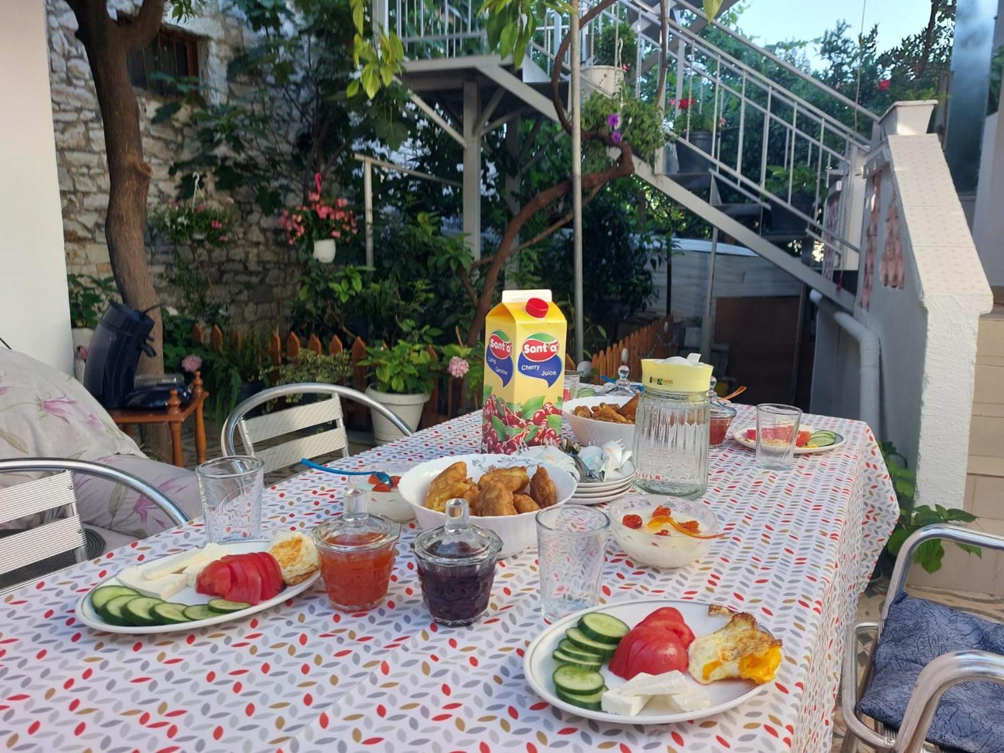 Guest House Flowers Berat Zewnętrze zdjęcie