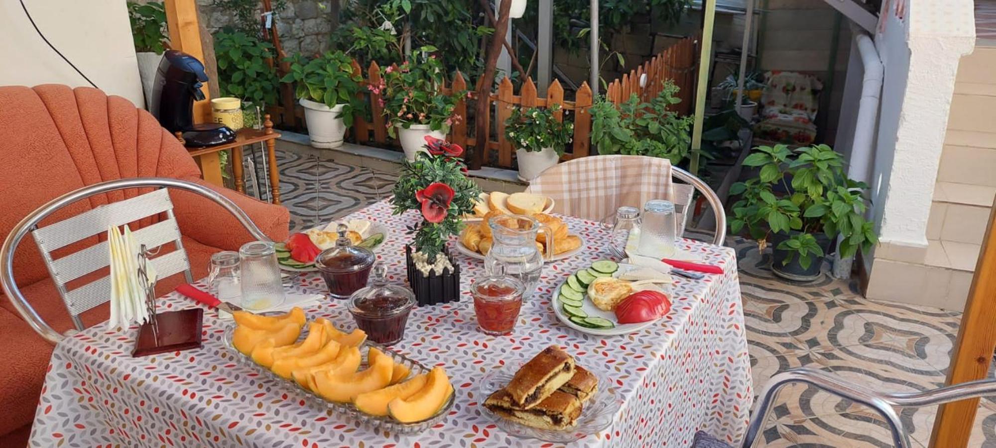 Guest House Flowers Berat Zewnętrze zdjęcie