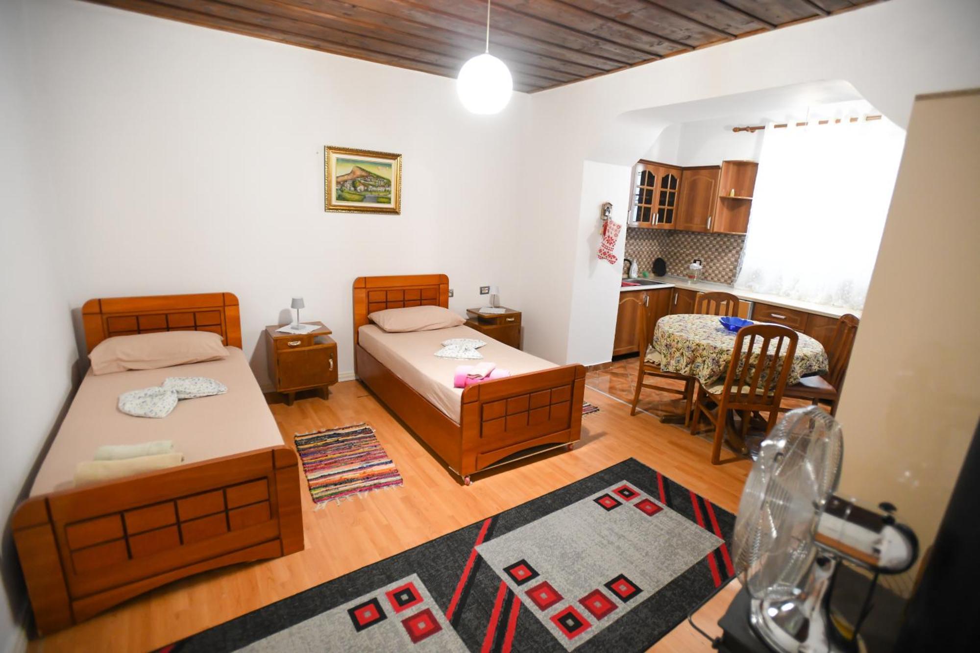 Guest House Flowers Berat Zewnętrze zdjęcie